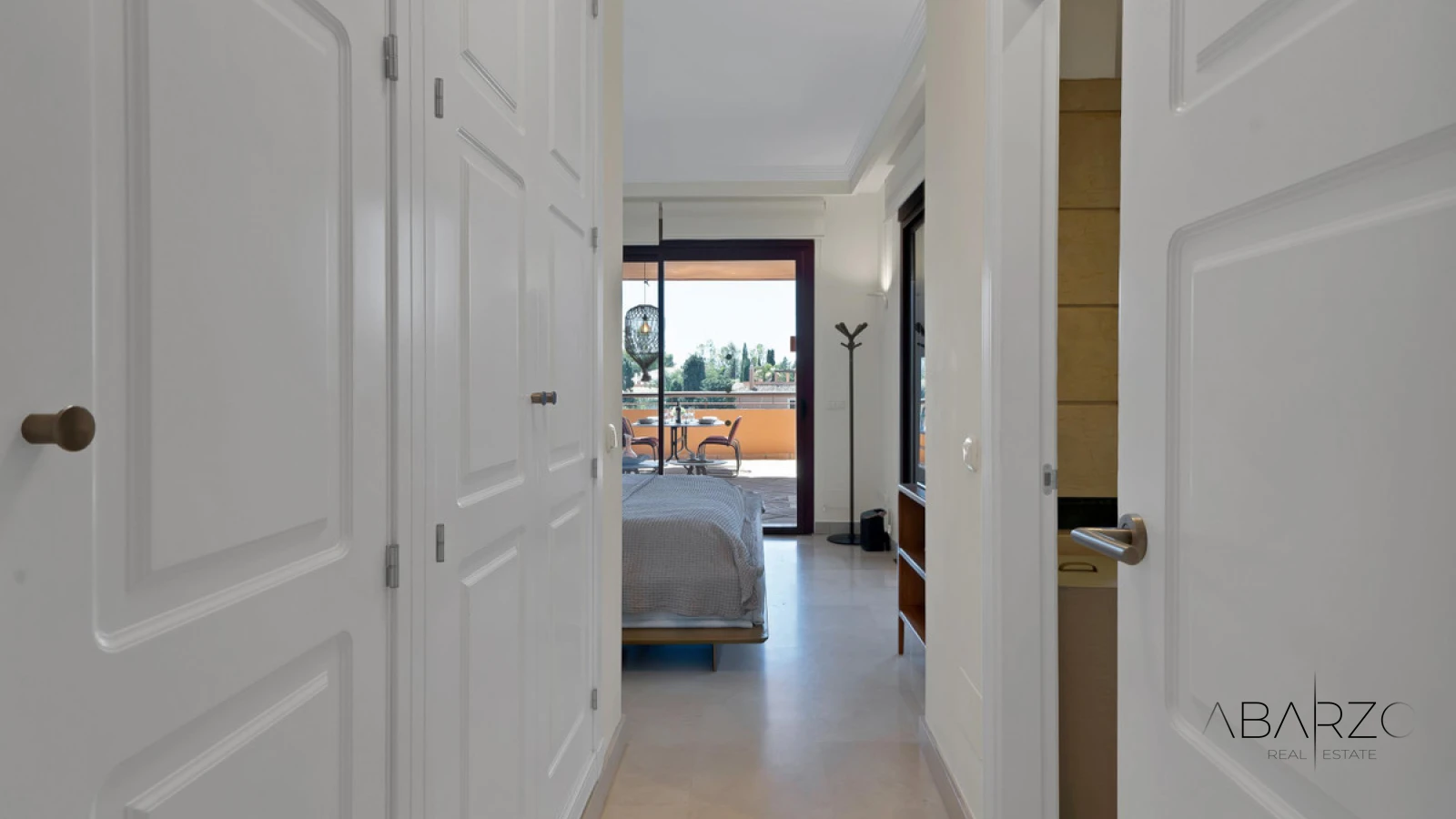 Apartamento frente al mar con terraza y estacionamiento en Marbella — interior, Marbella East, Marbella (38 of 49)