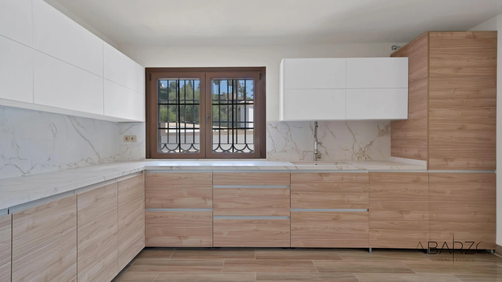 Villa Exclusiva en El Rosario con Vistas Panorámicas y Potencial de Construcción — interior, Marbella East, Marbella (11 of 32)