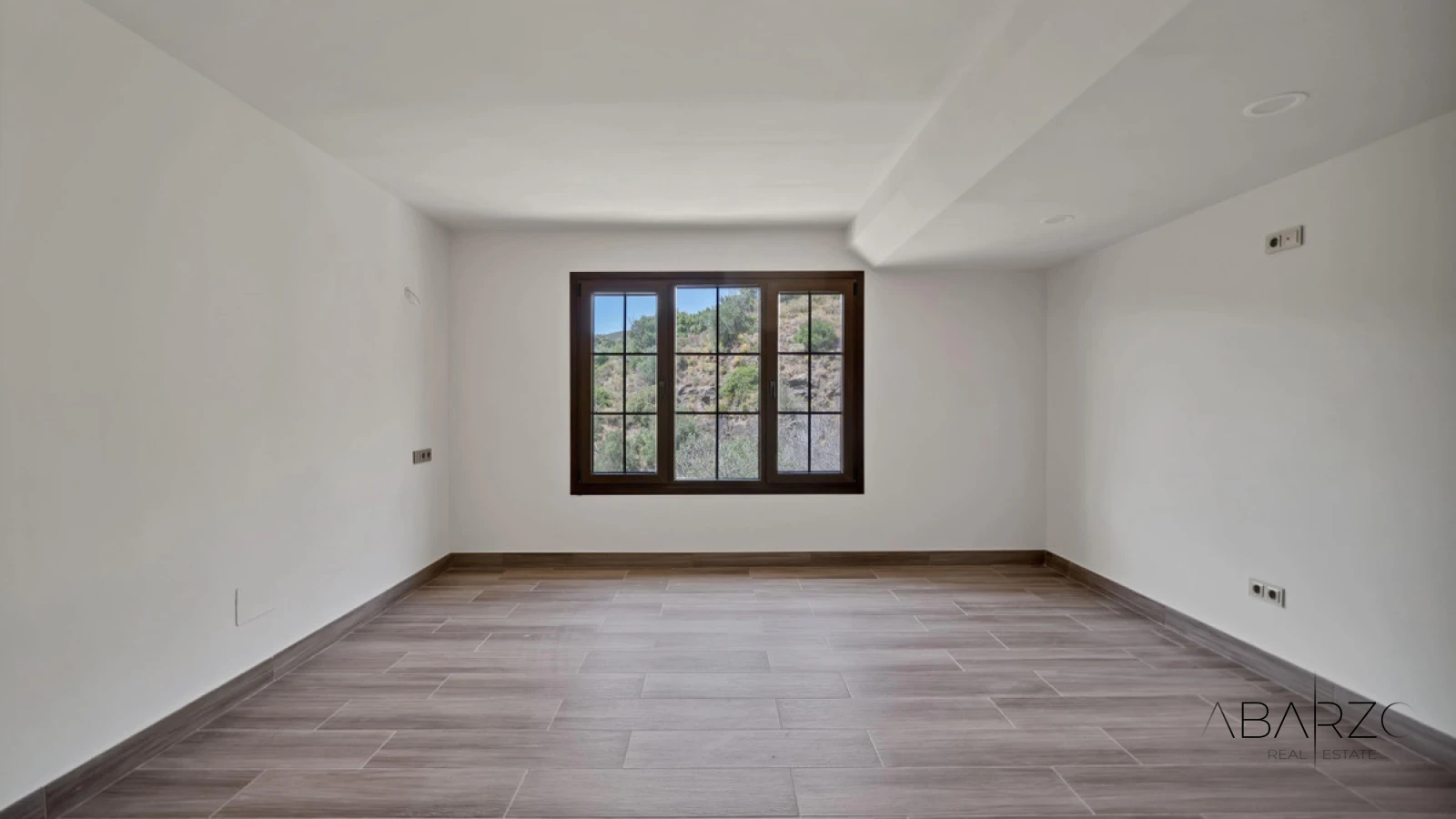 Villa Exclusiva en El Rosario con Vistas Panorámicas y Potencial de Construcción — interior, Marbella East, Marbella (30 of 32)