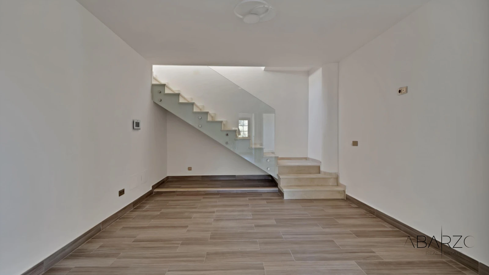 Villa Exclusiva en El Rosario con Vistas Panorámicas y Potencial de Construcción — interior, Marbella East, Marbella (32 of 32)