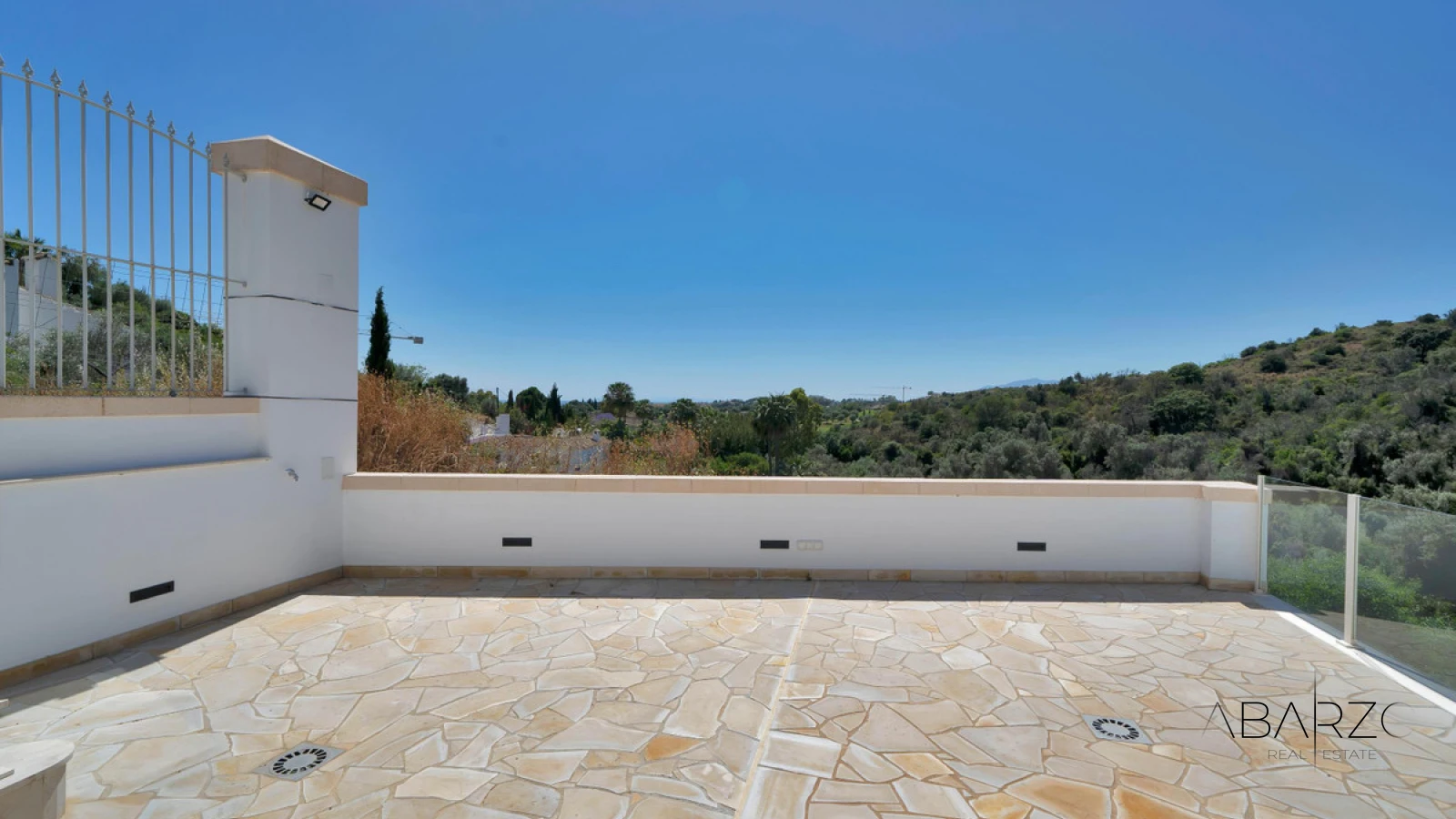 Villa Exclusiva en El Rosario con Vistas Panorámicas y Potencial de Construcción — interior, Marbella East, Marbella (6 of 32)