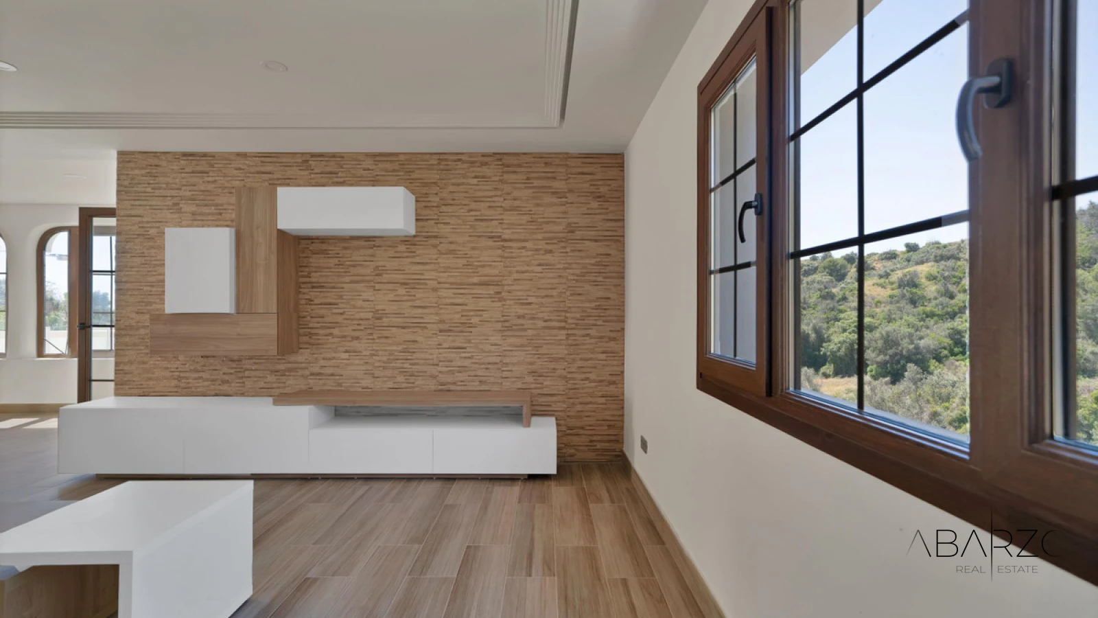 Villa Exclusiva en El Rosario con Vistas Panorámicas y Potencial de Construcción — interior, Marbella East, Marbella (21 of 32)