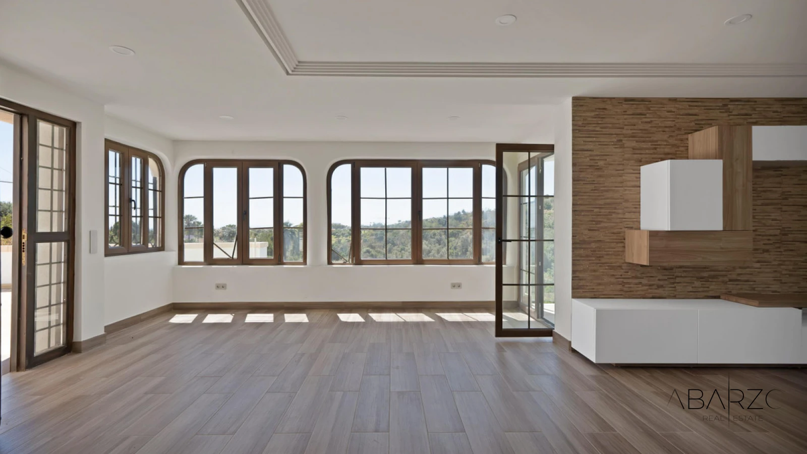 Villa Exclusiva en El Rosario con Vistas Panorámicas y Potencial de Construcción — interior, Marbella East, Marbella (18 of 32)