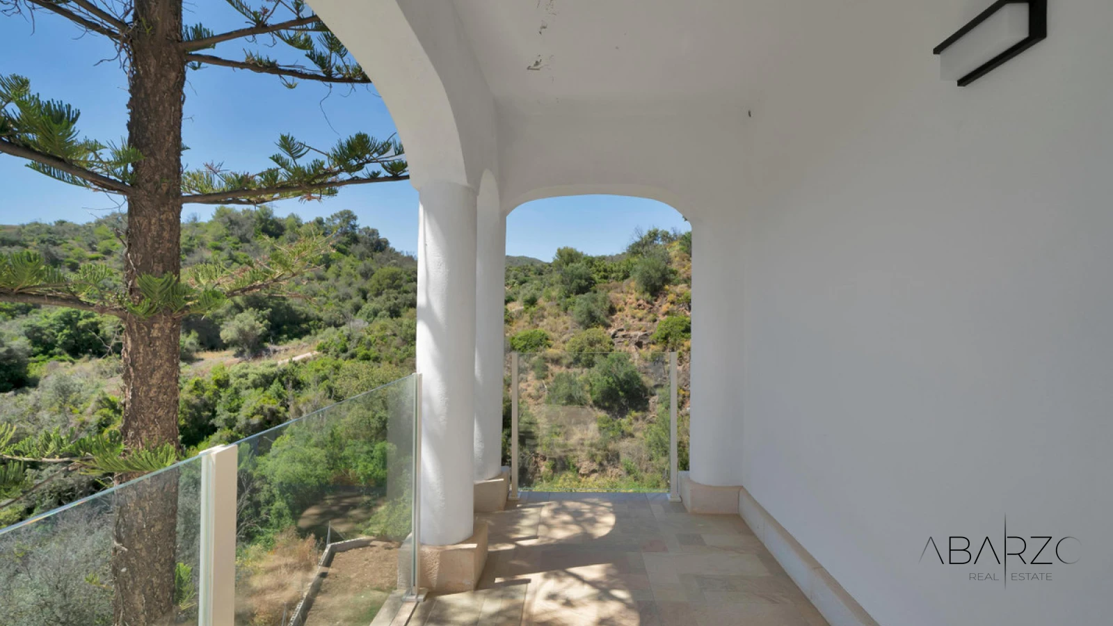 Villa Exclusiva en El Rosario con Vistas Panorámicas y Potencial de Construcción — interior, Marbella East, Marbella (4 of 32)
