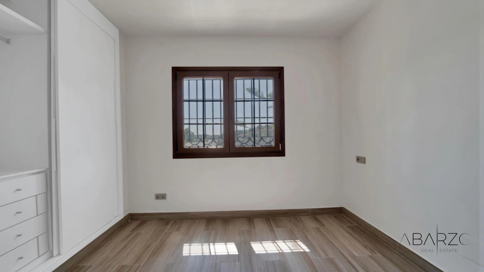 Villa Exclusiva en El Rosario con Vistas Panorámicas y Potencial de Construcción — interior, Marbella East, Marbella (29 of 32)