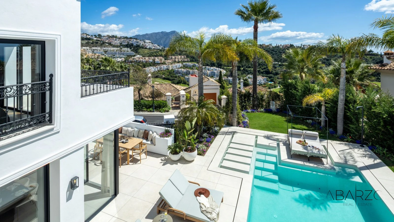 Luxury Villa with Golf and Sea Views in Los Arqueros, Benahavis — interior, Los Arqueros, Benahavís (19 of 32)