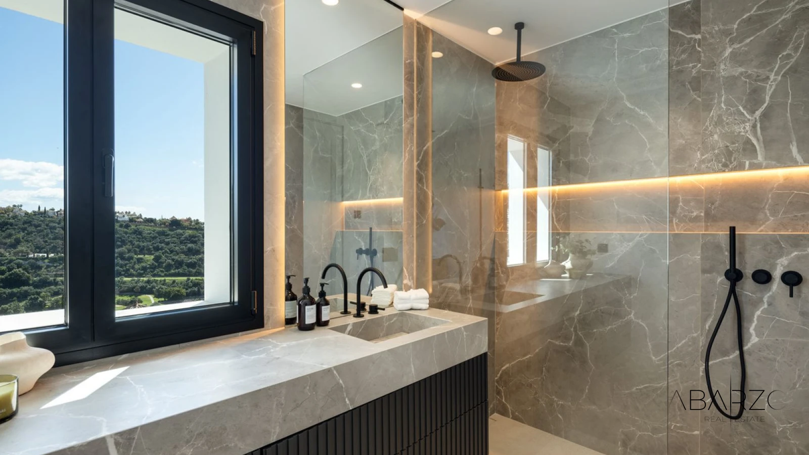 Luxury Villa with Golf and Sea Views in Los Arqueros, Benahavis — interior, Los Arqueros, Benahavís (21 of 32)