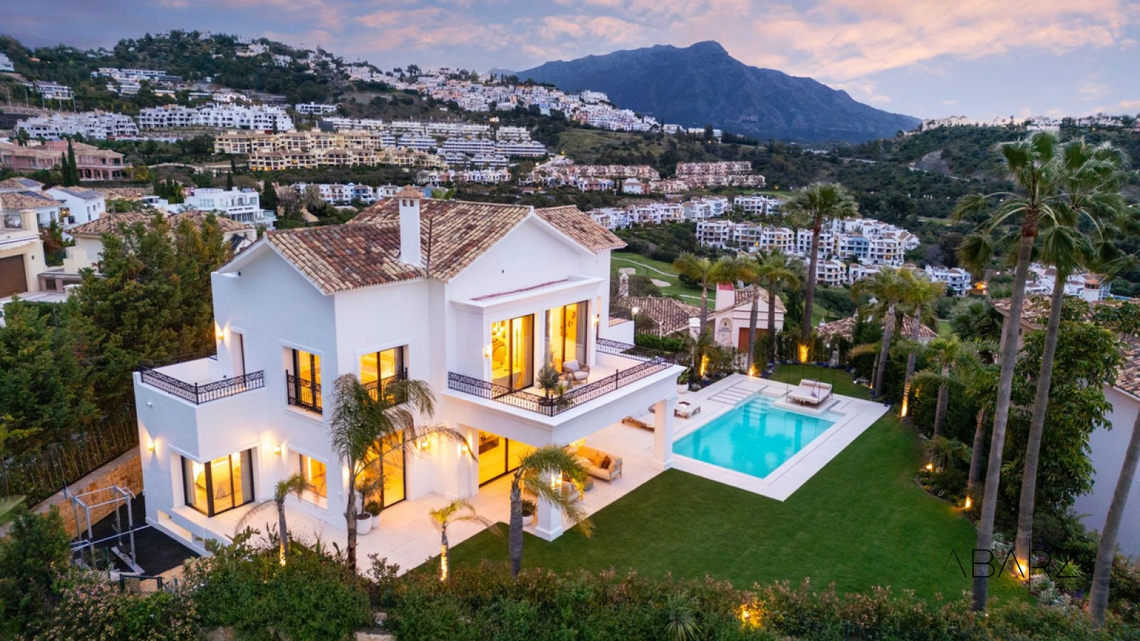 Luxury Villa with Golf and Sea Views in Los Arqueros, Benahavis — interior, Los Arqueros, Benahavís (31 of 32)