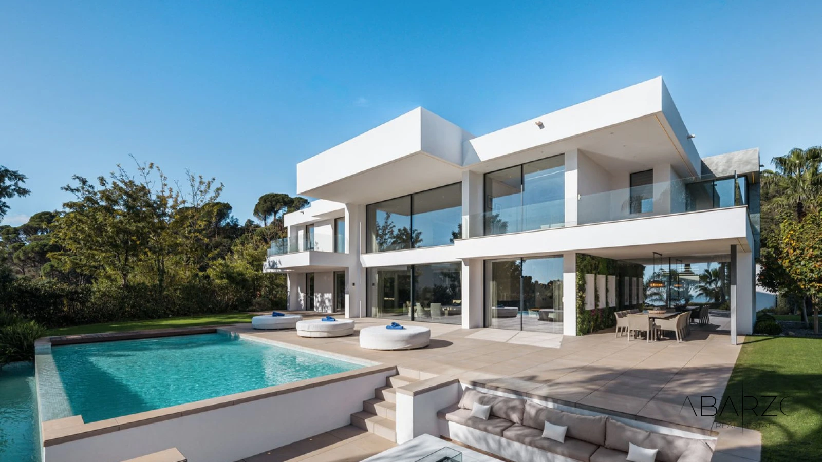 Luxury Mediterranean villa with sea views in gated El Madroñal, Benahavís — luxury property for sale in El Madroñal, Benahavís