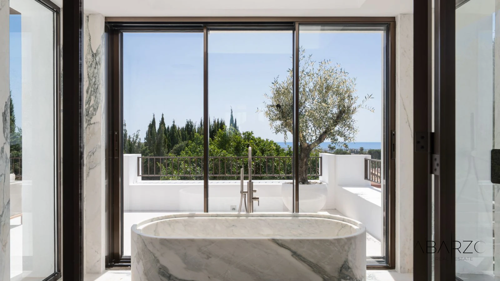 Exclusive Luxury Residence with Sea Views in El Herrojo, La Quinta — interior, La Quinta, Benahavís (24 of 47)