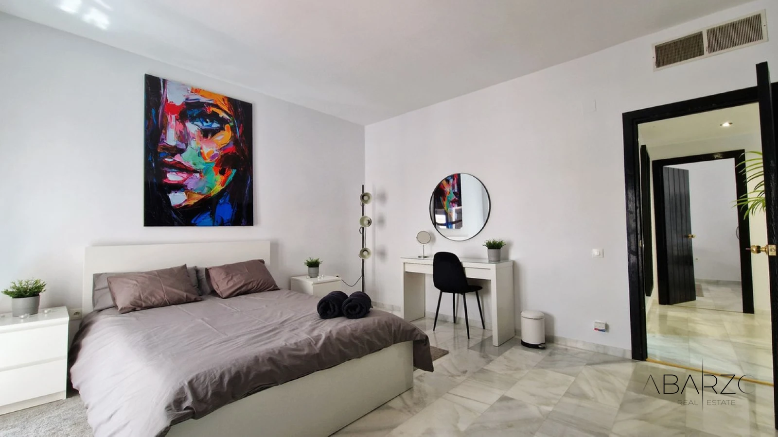 Spacious Apartment for Sale in Quiet Area of Puerto Banús with Terrace and Rental License — interior, Puerto Banús, Marbella (21 of 29)