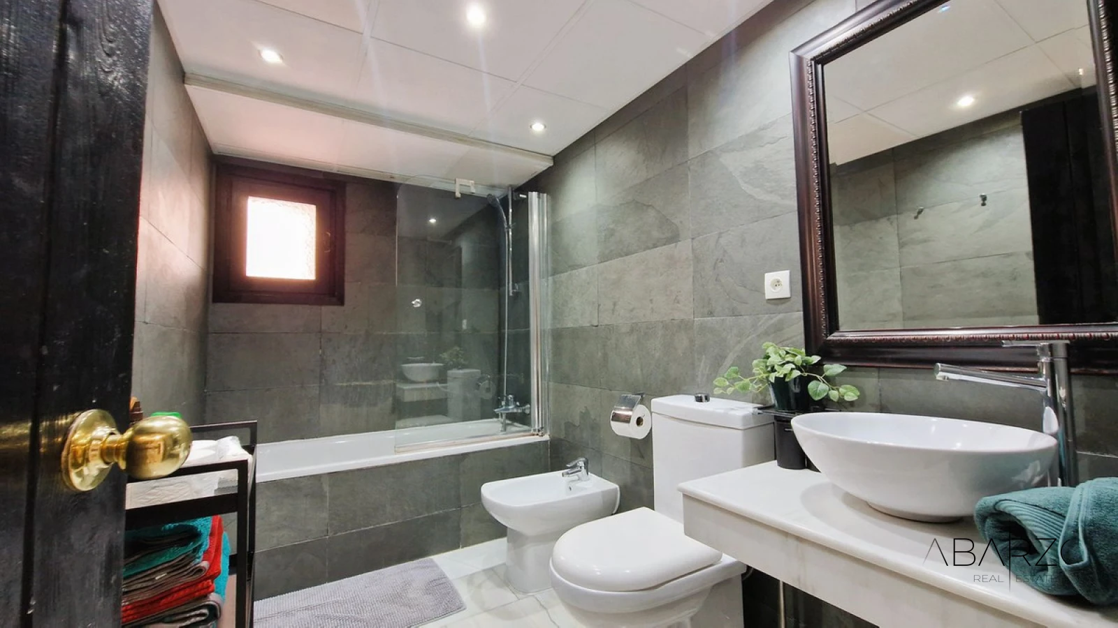 Spacious Apartment for Sale in Quiet Area of Puerto Banús with Terrace and Rental License — interior, Puerto Banús, Marbella (17 of 29)