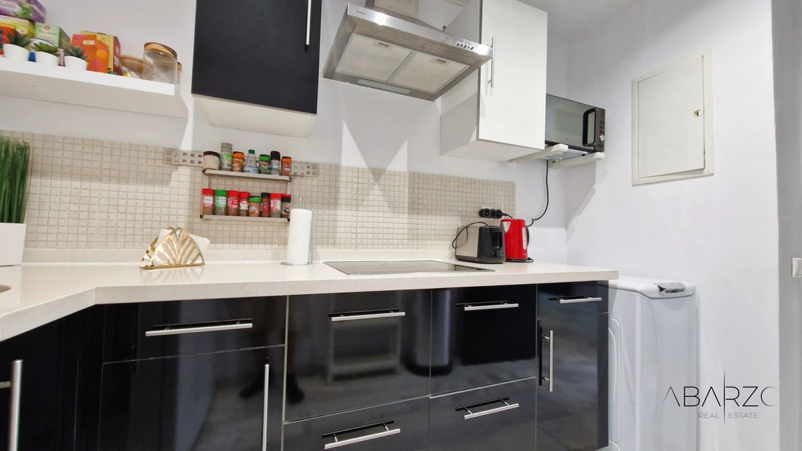 Spacious Apartment for Sale in Quiet Area of Puerto Banús with Terrace and Rental License — interior, Puerto Banús, Marbella (12 of 29)