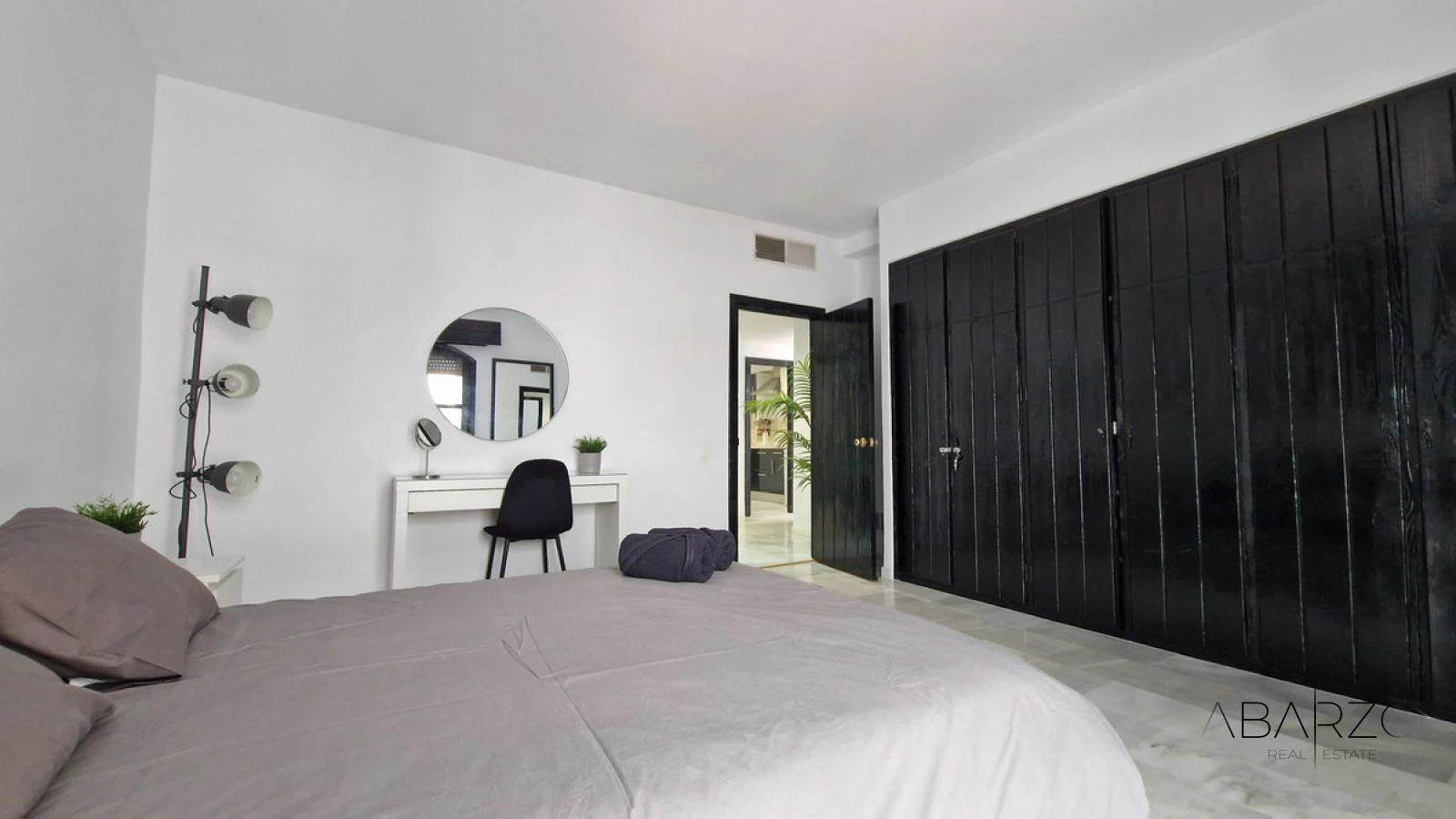 Spacious Apartment for Sale in Quiet Area of Puerto Banús with Terrace and Rental License — interior, Puerto Banús, Marbella (20 of 29)