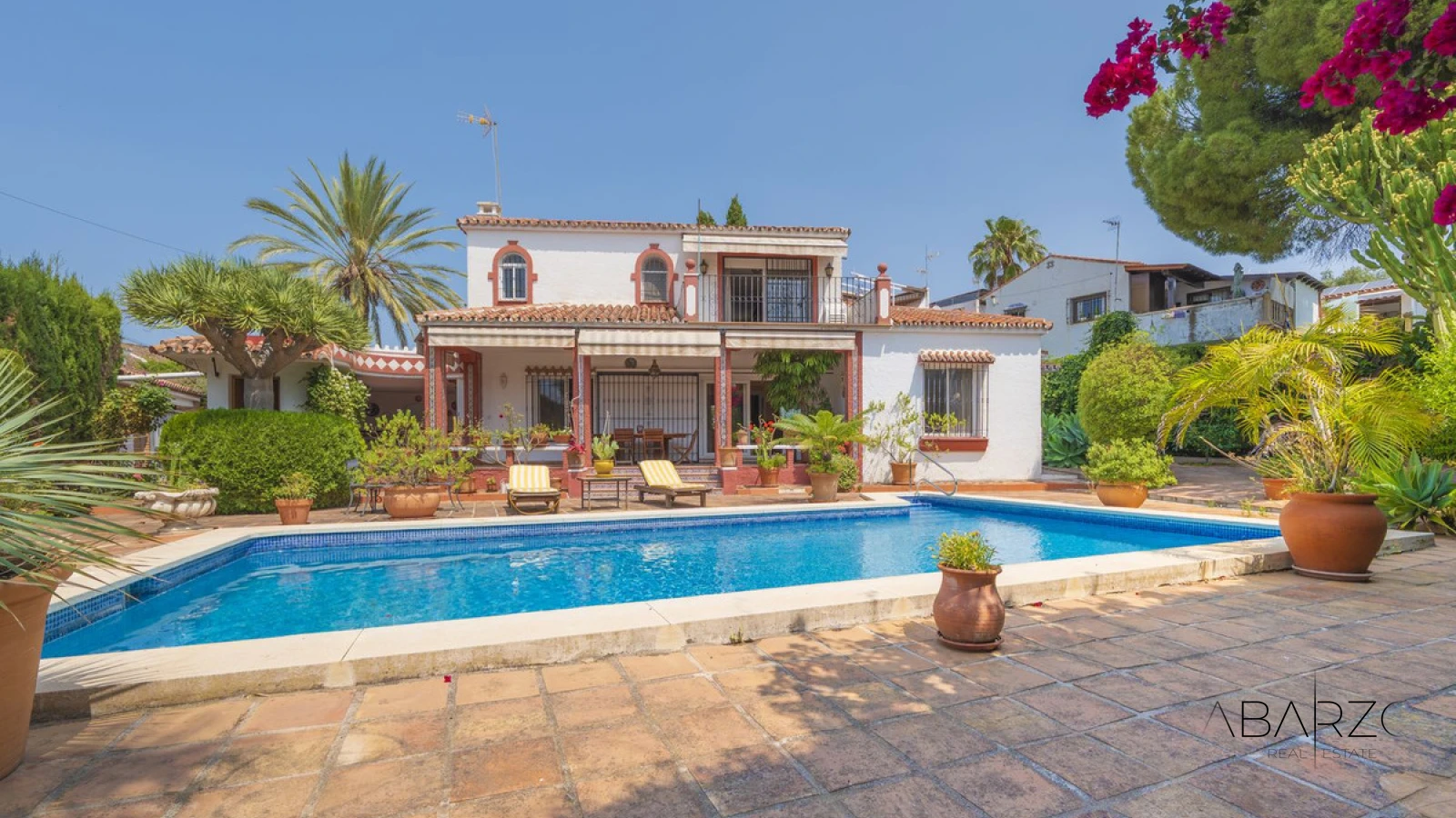 Villa andaluza con piscina privada y vistas en Marbella — luxury property for sale in Marbella Centro, Marbella