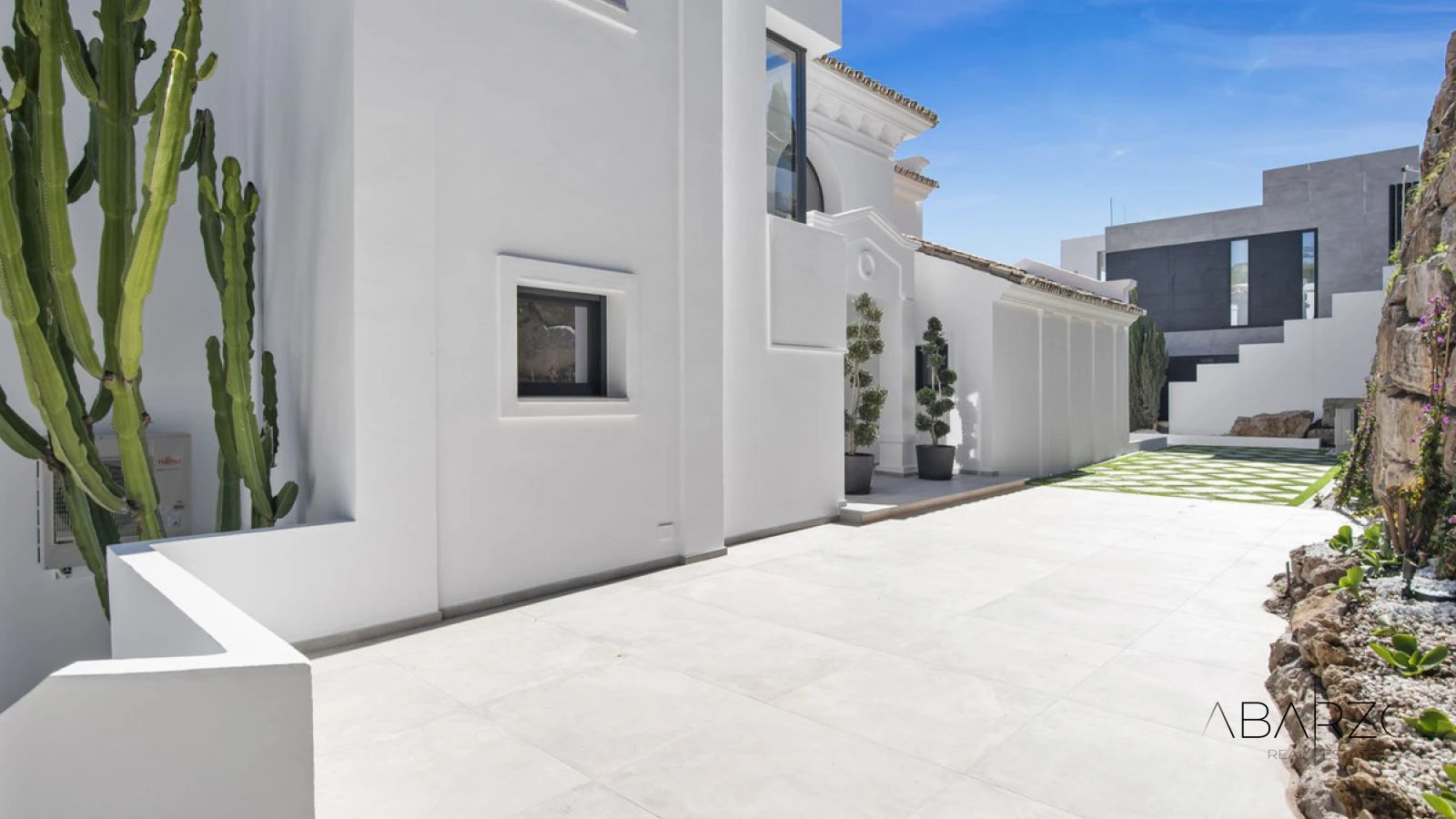 Fully Renovated Villa with Panoramic Sea Views in Los Flamingos Golf Resort — interior, Los Flamingos, Benahavís (21 of 49)