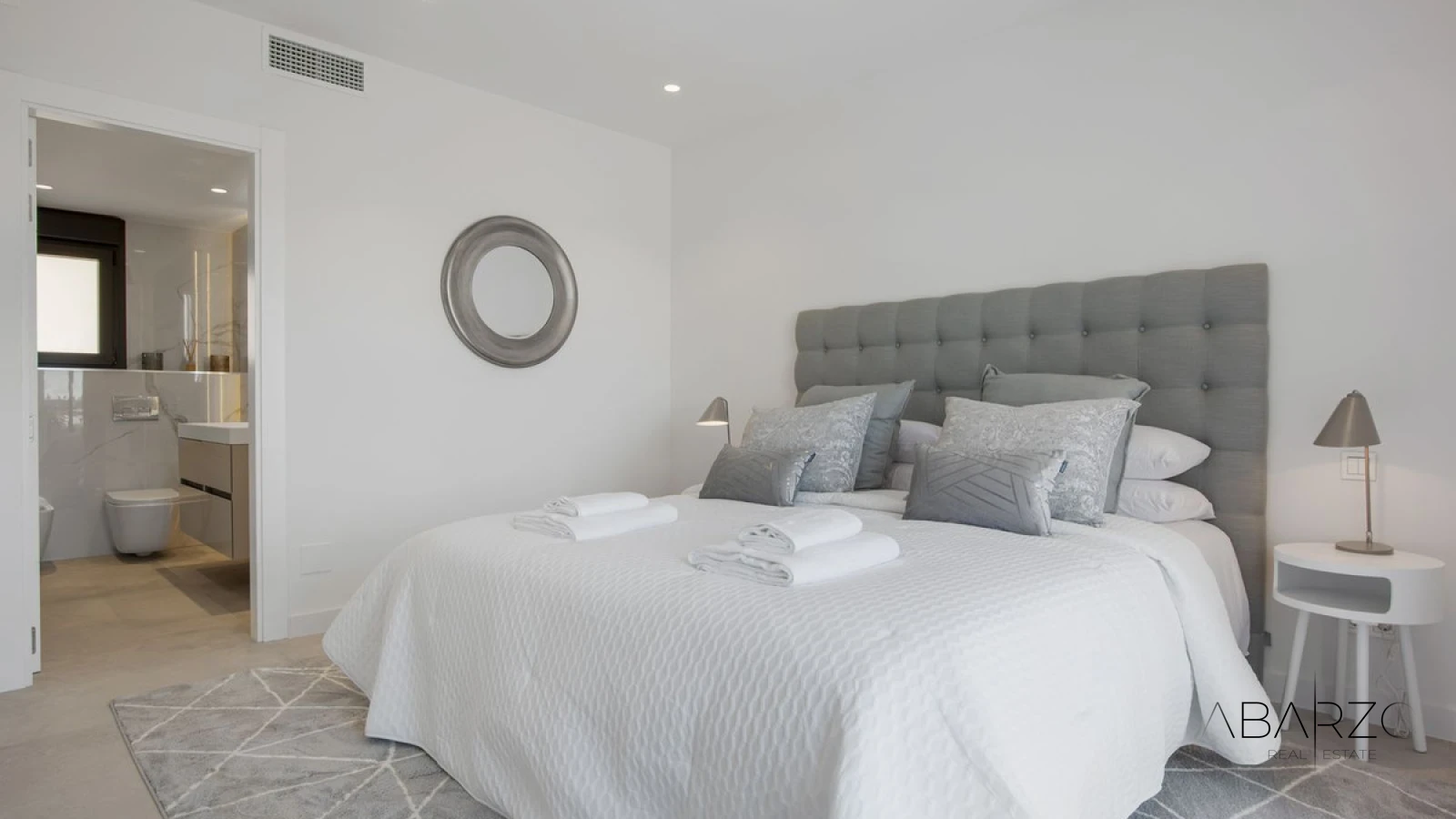 Fully Renovated Villa with Panoramic Sea Views in Los Flamingos Golf Resort — interior, Los Flamingos, Benahavís (43 of 49)