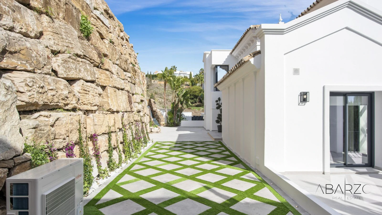 Fully Renovated Villa with Panoramic Sea Views in Los Flamingos Golf Resort — interior, Los Flamingos, Benahavís (10 of 49)