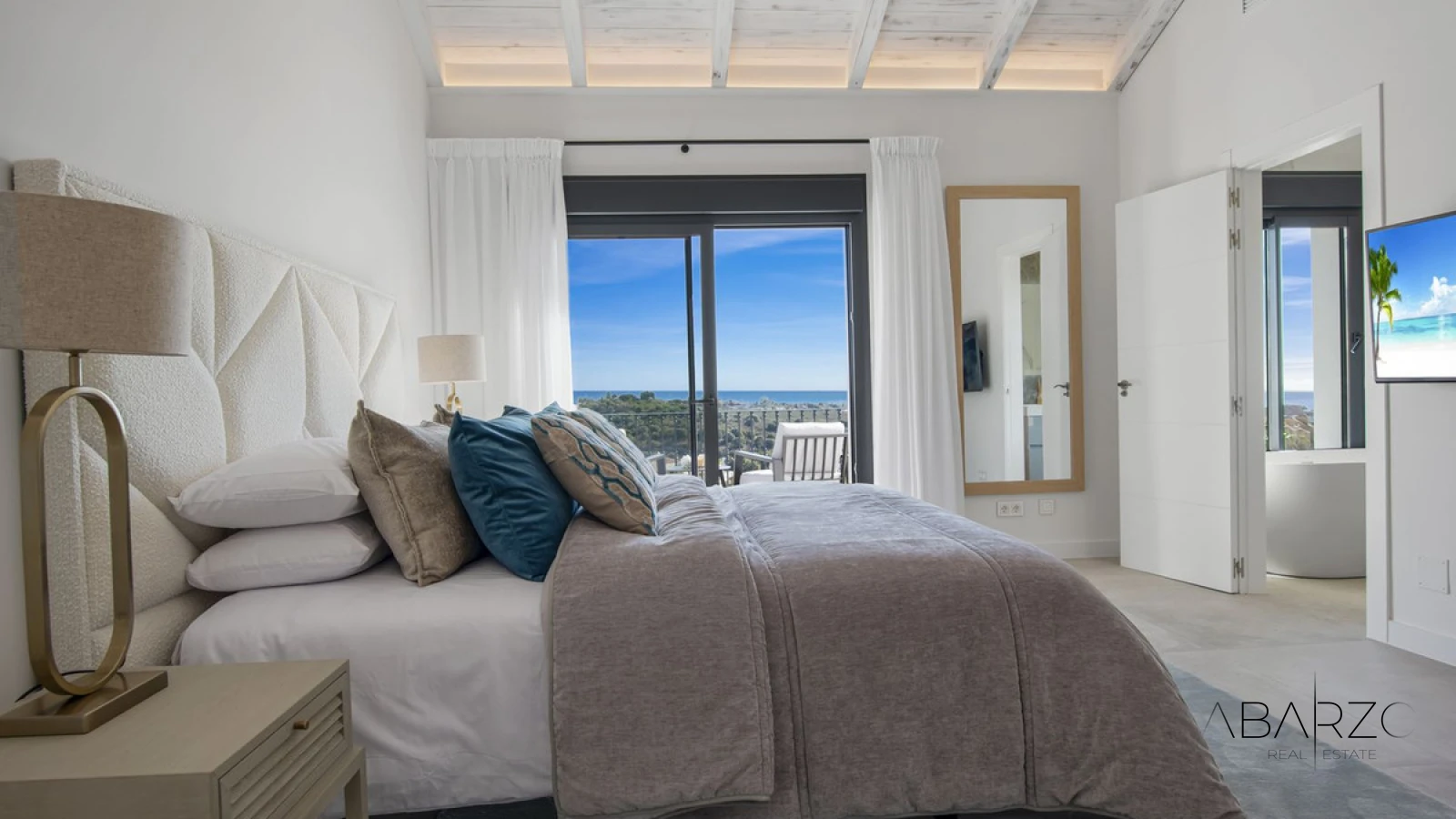 Fully Renovated Villa with Panoramic Sea Views in Los Flamingos Golf Resort — interior, Los Flamingos, Benahavís (31 of 49)