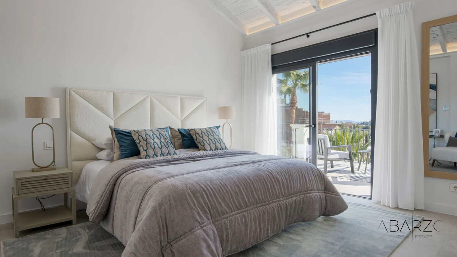 Fully Renovated Villa with Panoramic Sea Views in Los Flamingos Golf Resort — interior, Los Flamingos, Benahavís (45 of 49)