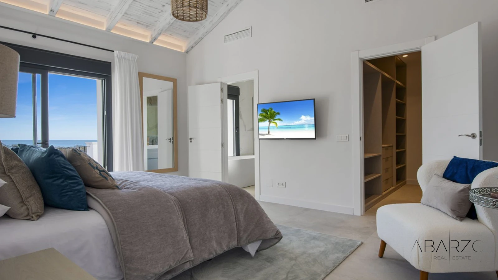 Fully Renovated Villa with Panoramic Sea Views in Los Flamingos Golf Resort — interior, Los Flamingos, Benahavís (32 of 49)
