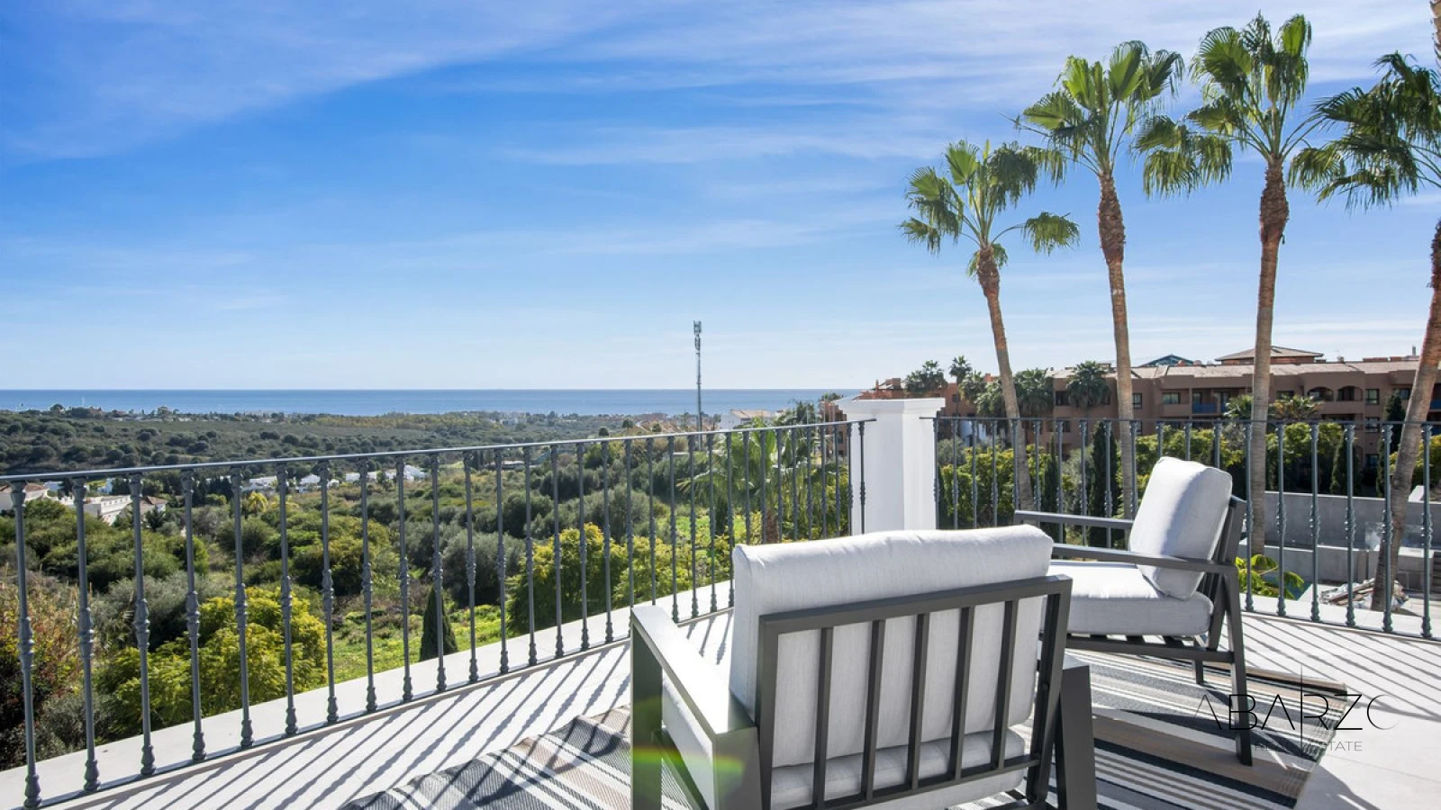 Fully Renovated Villa with Panoramic Sea Views in Los Flamingos Golf Resort — interior, Los Flamingos, Benahavís (37 of 49)