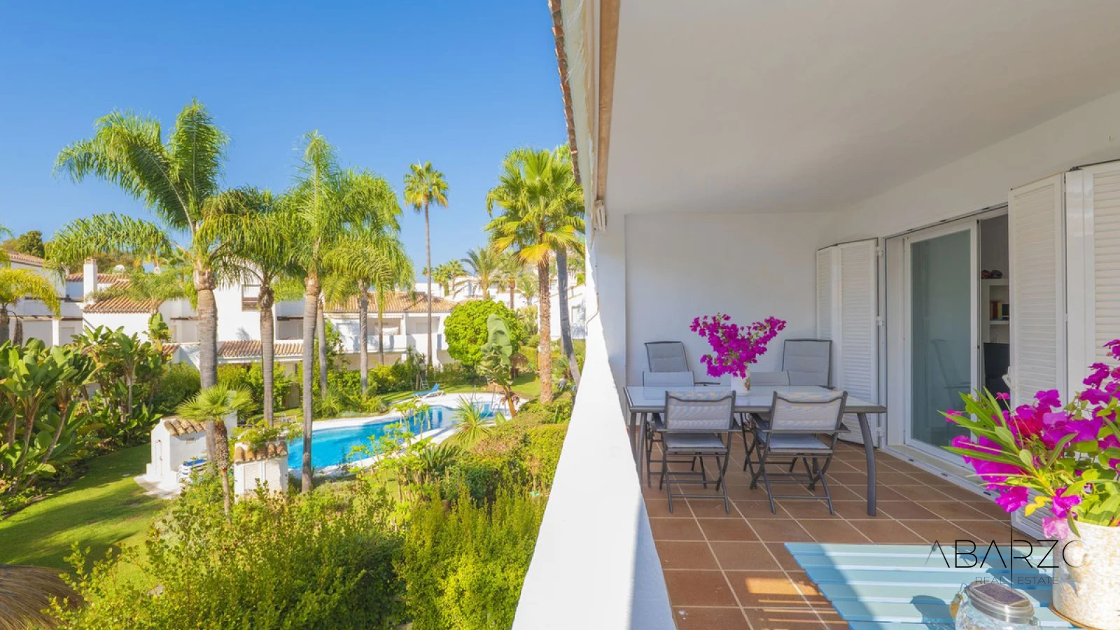 Casa adosada con jardín, en Bahía de Marbella — luxury property for sale in Marbella East, Marbella