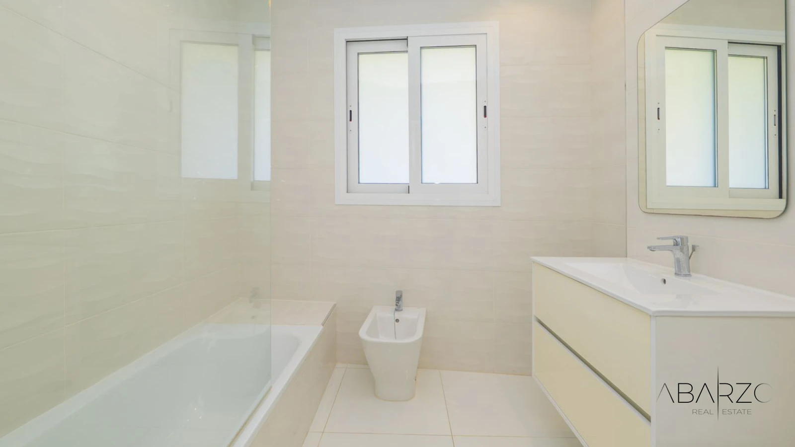 Charming three-bedroom apartment with sea views in Marbella center — interior, Marbella Centro, Marbella (13 of 31)