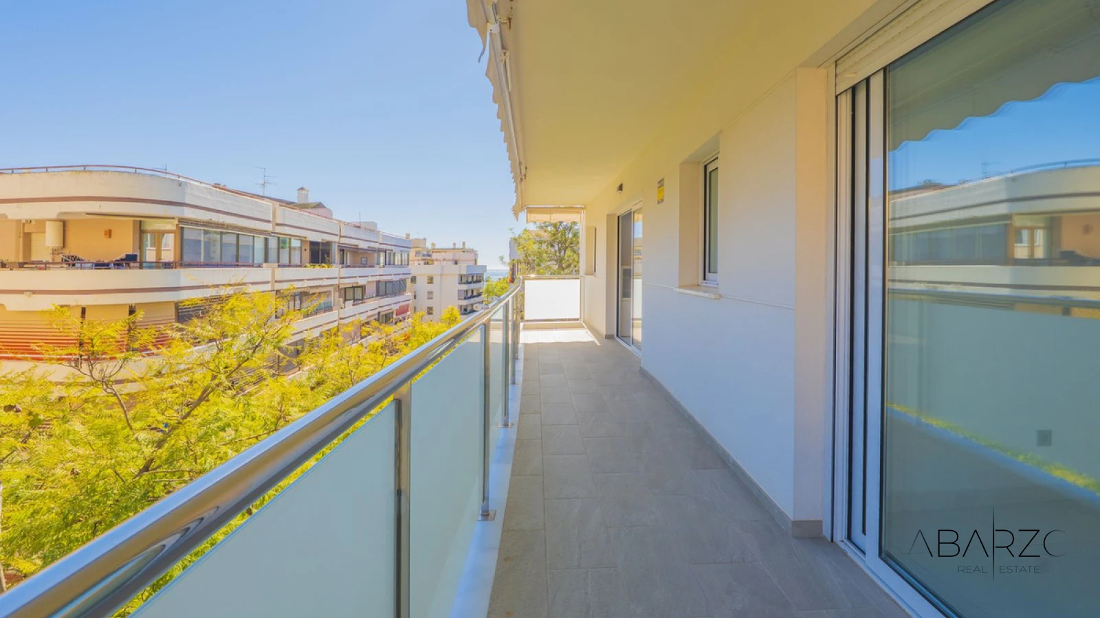 Charming three-bedroom apartment with sea views in Marbella center — interior, Marbella Centro, Marbella (2 of 31)