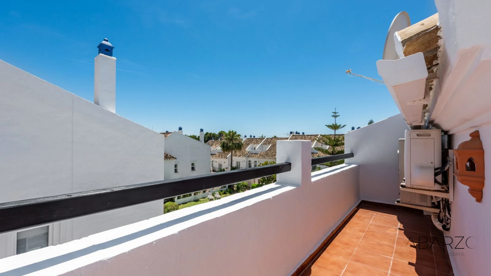 Casa adosada con piscina y vistas a la montaña en La Milla de Oro, Marbella — interior, Golden Mile, Marbella (23 of 37)