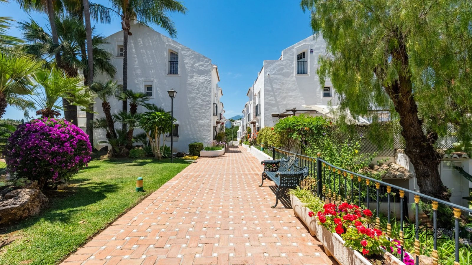 Casa adosada con piscina y vistas a la montaña en La Milla de Oro, Marbella — interior, Golden Mile, Marbella (33 of 37)