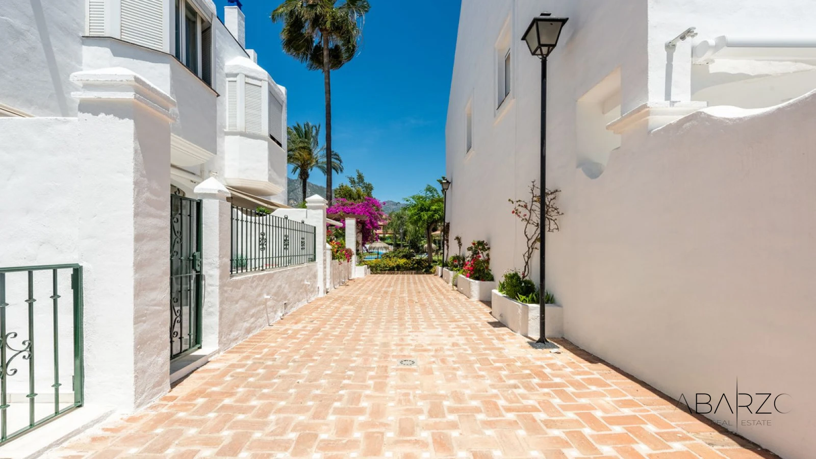 Casa adosada con piscina y vistas a la montaña en La Milla de Oro, Marbella — interior, Golden Mile, Marbella (32 of 37)