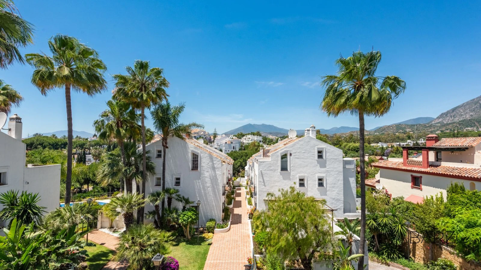 Casa adosada con piscina y vistas a la montaña en La Milla de Oro, Marbella — interior, Golden Mile, Marbella (30 of 37)