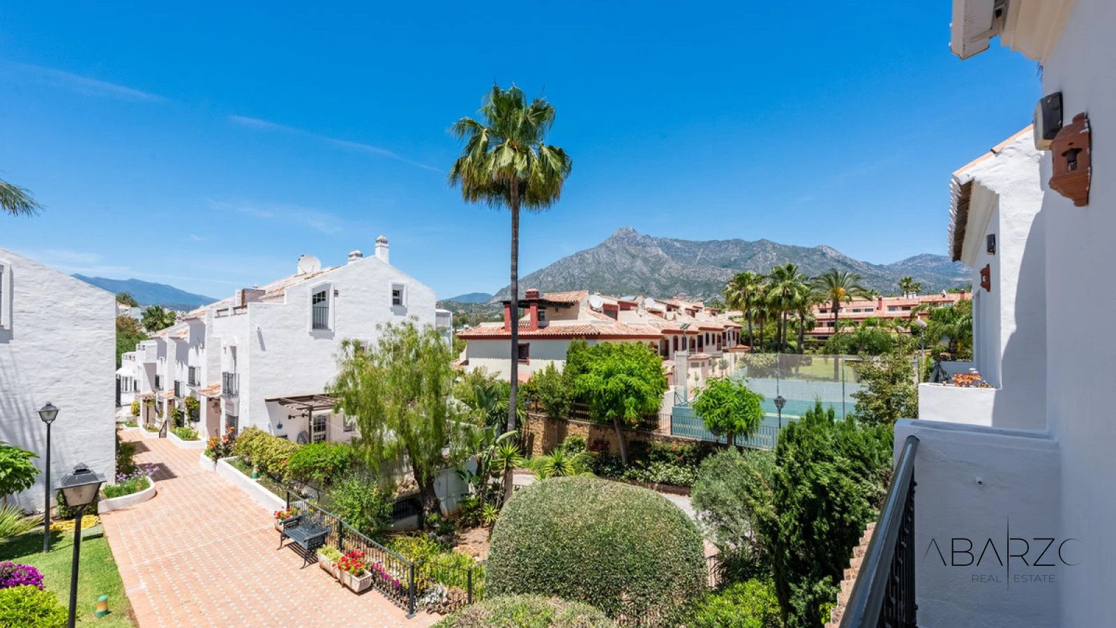 Casa adosada con piscina y vistas a la montaña en La Milla de Oro, Marbella — interior, Golden Mile, Marbella (18 of 37)