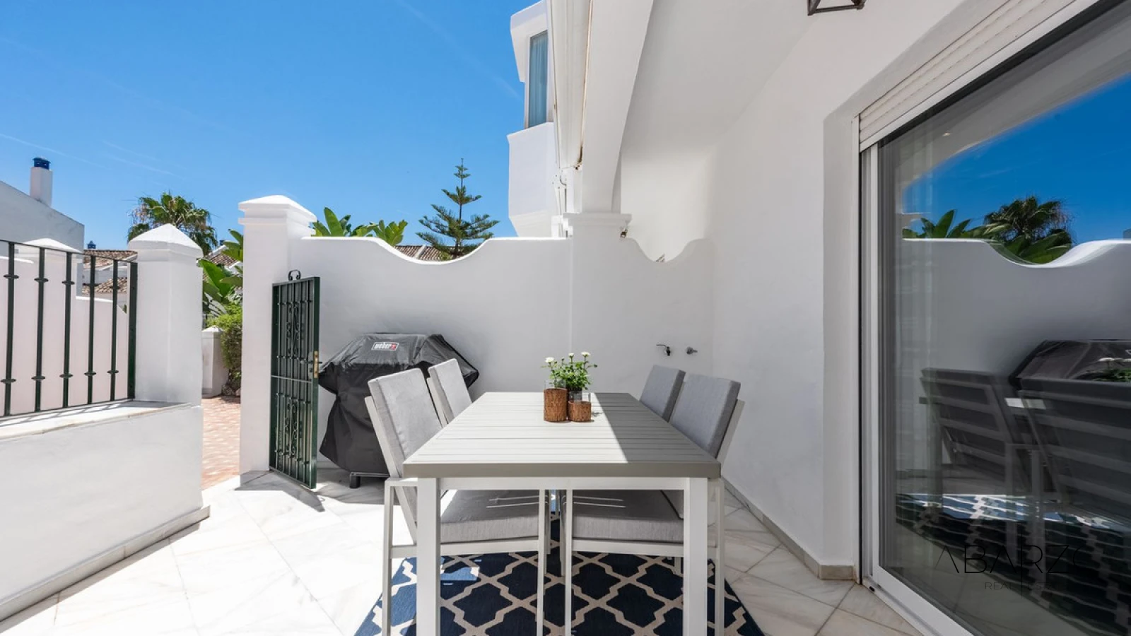 Casa adosada con piscina y vistas a la montaña en La Milla de Oro, Marbella — interior, Golden Mile, Marbella (7 of 37)