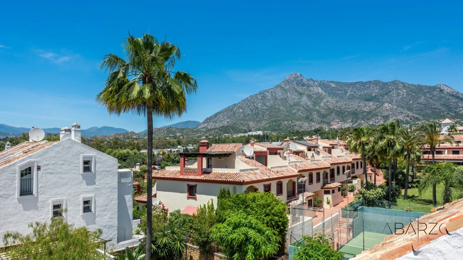 Casa adosada con piscina y vistas a la montaña en La Milla de Oro, Marbella — interior, Golden Mile, Marbella (31 of 37)