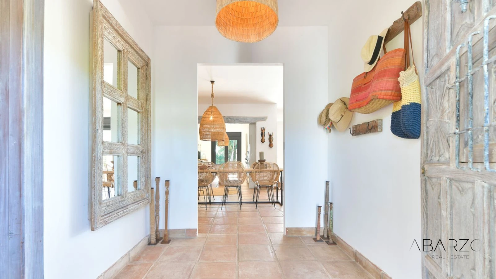 Villa con jardines privados maduros en Las Chapas, Marbella — interior, Marbella East, Marbella (31 of 43)