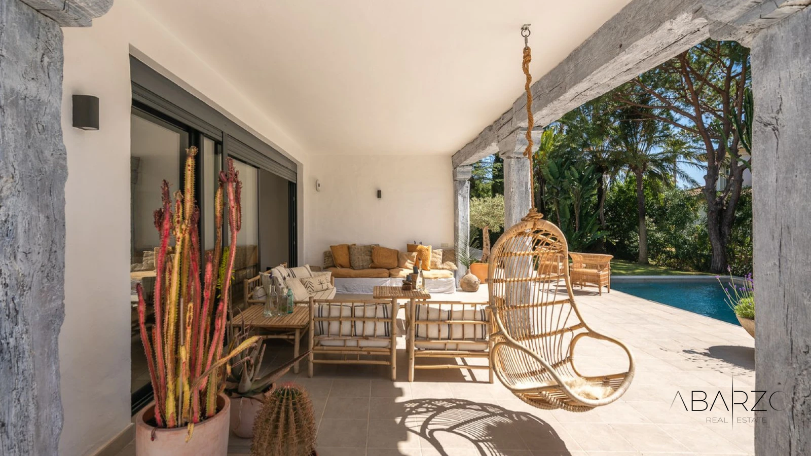 Villa con jardines privados maduros en Las Chapas, Marbella — interior, Marbella East, Marbella (8 of 43)