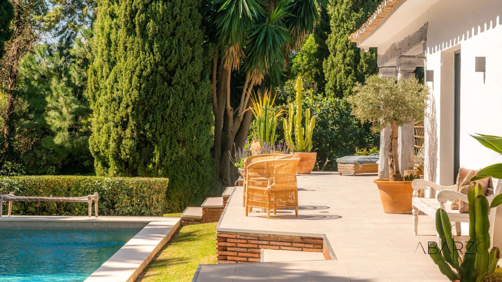 Villa con jardines privados maduros en Las Chapas, Marbella — interior, Marbella East, Marbella (13 of 43)