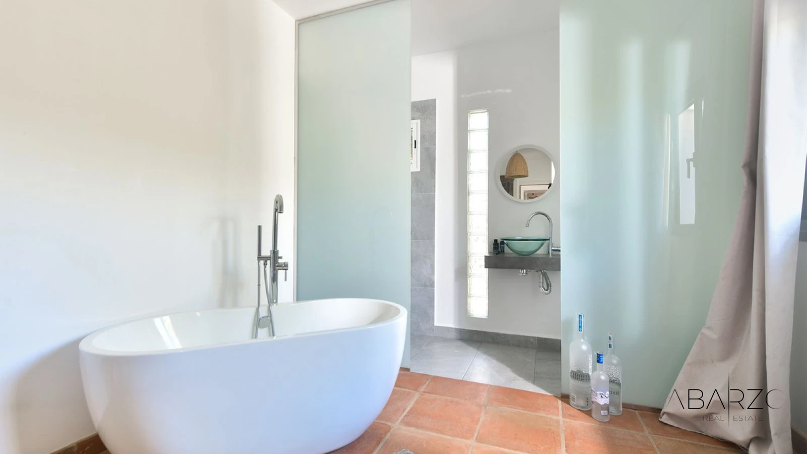 Villa con jardines privados maduros en Las Chapas, Marbella — interior, Marbella East, Marbella (30 of 43)
