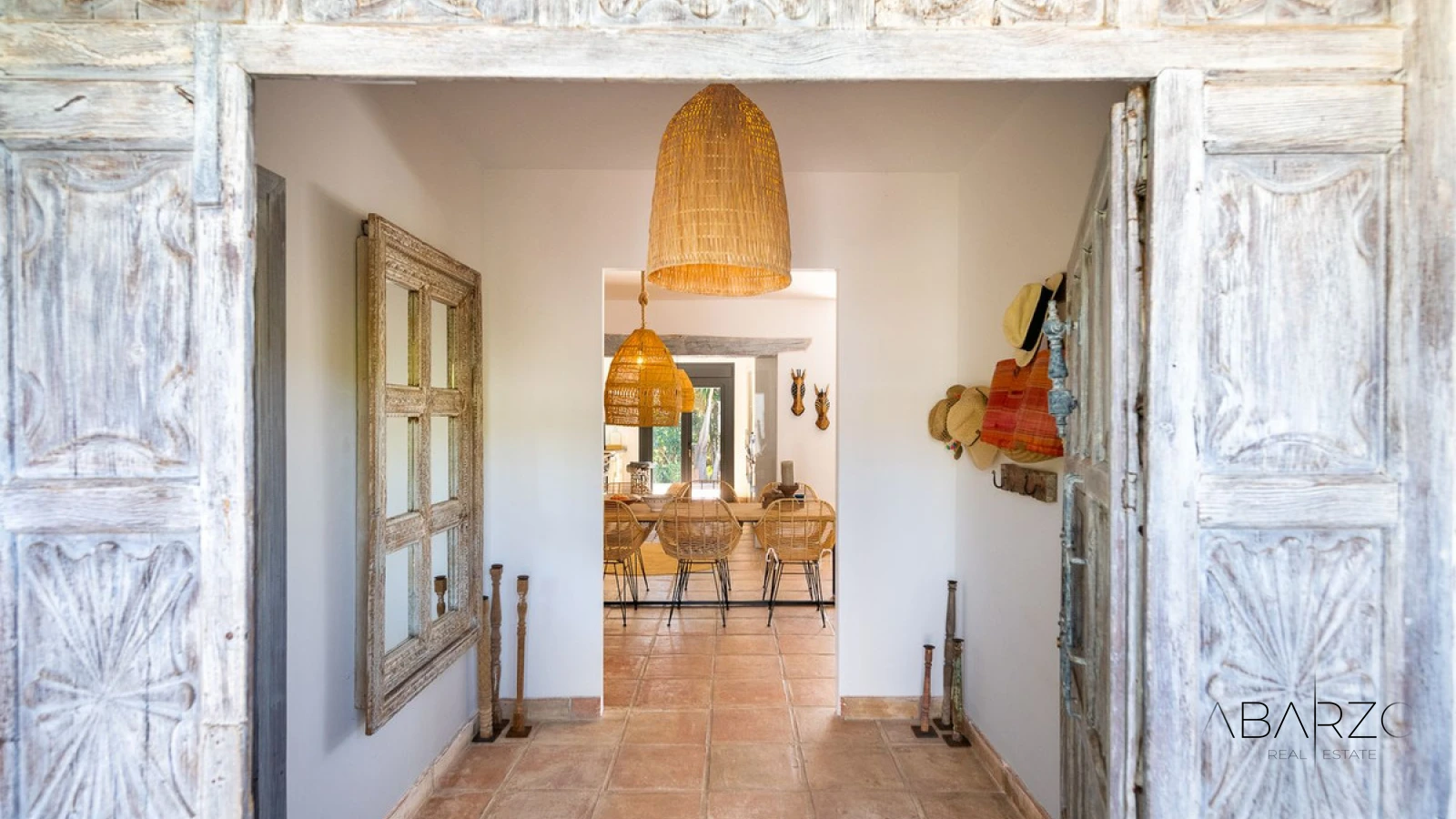 Villa con jardines privados maduros en Las Chapas, Marbella — interior, Marbella East, Marbella (35 of 43)