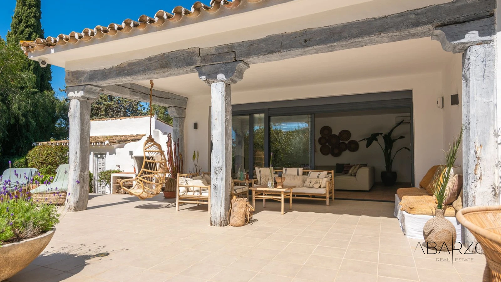 Villa con jardines privados maduros en Las Chapas, Marbella — interior, Marbella East, Marbella (6 of 43)