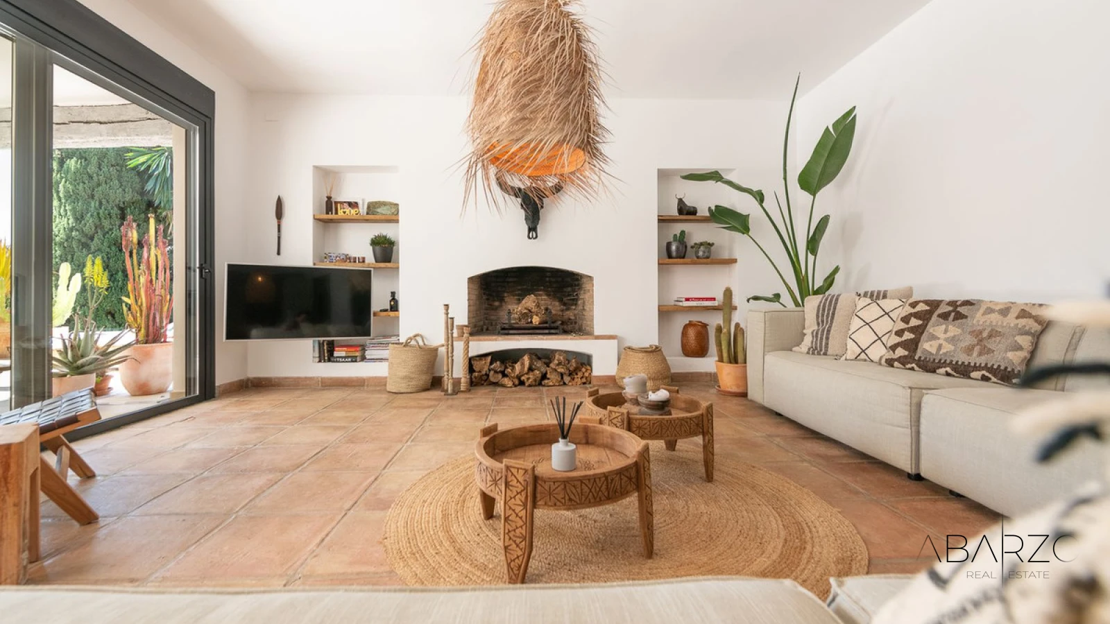 Villa con jardines privados maduros en Las Chapas, Marbella — interior, Marbella East, Marbella (5 of 43)