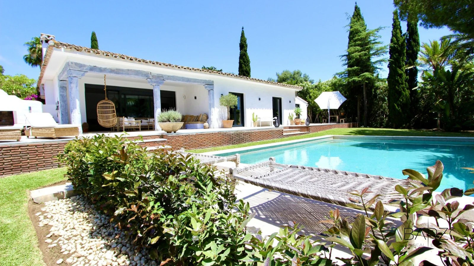 Villa con jardines privados maduros en Las Chapas, Marbella — interior, Marbella East, Marbella (37 of 43)