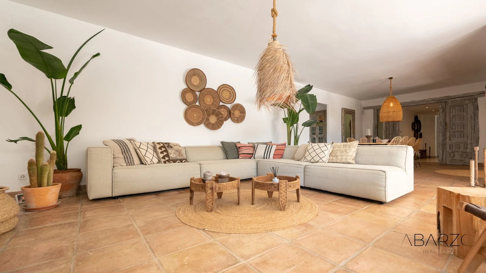 Villa con jardines privados maduros en Las Chapas, Marbella — interior, Marbella East, Marbella (4 of 43)