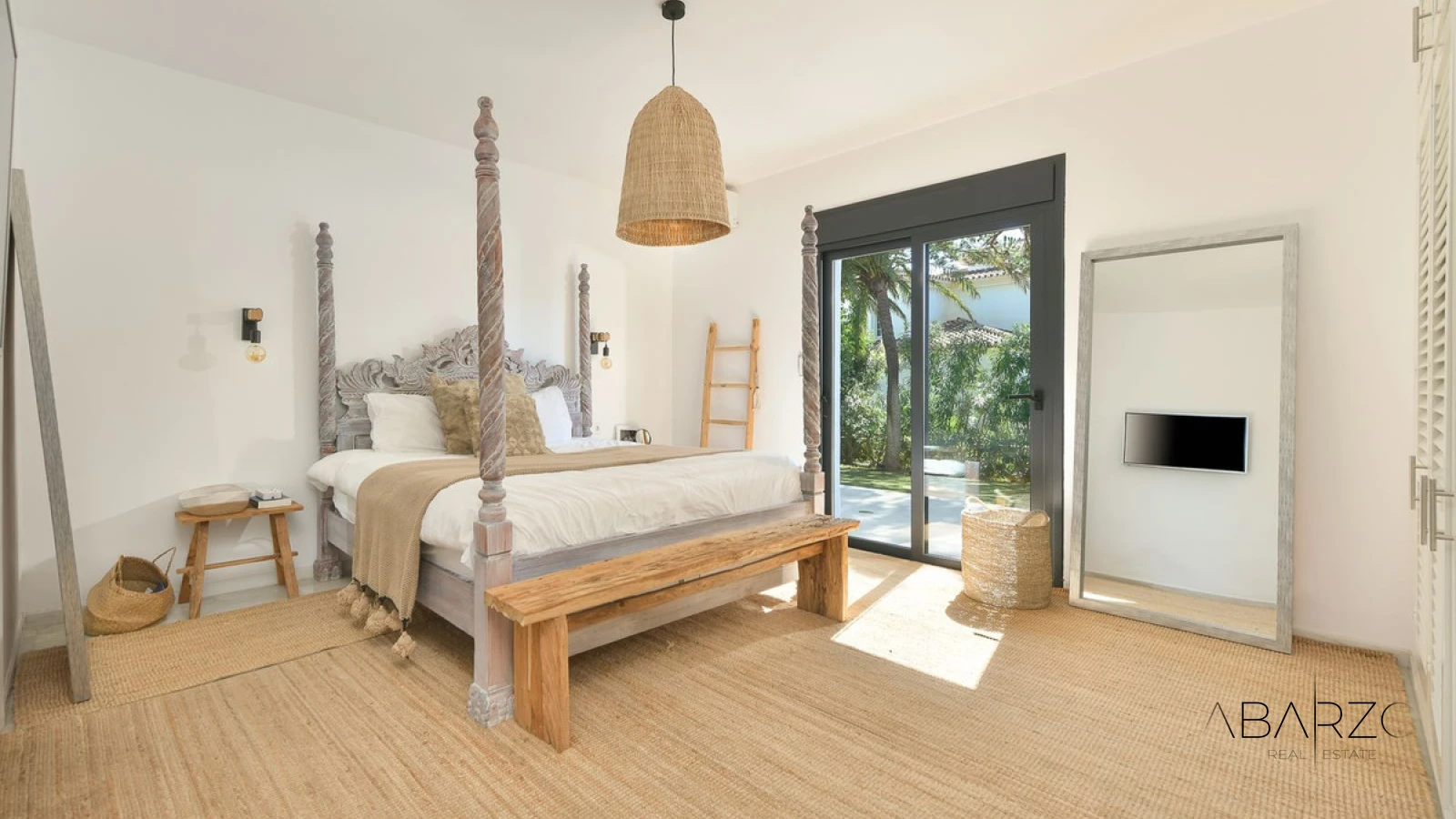 Villa con jardines privados maduros en Las Chapas, Marbella — interior, Marbella East, Marbella (29 of 43)