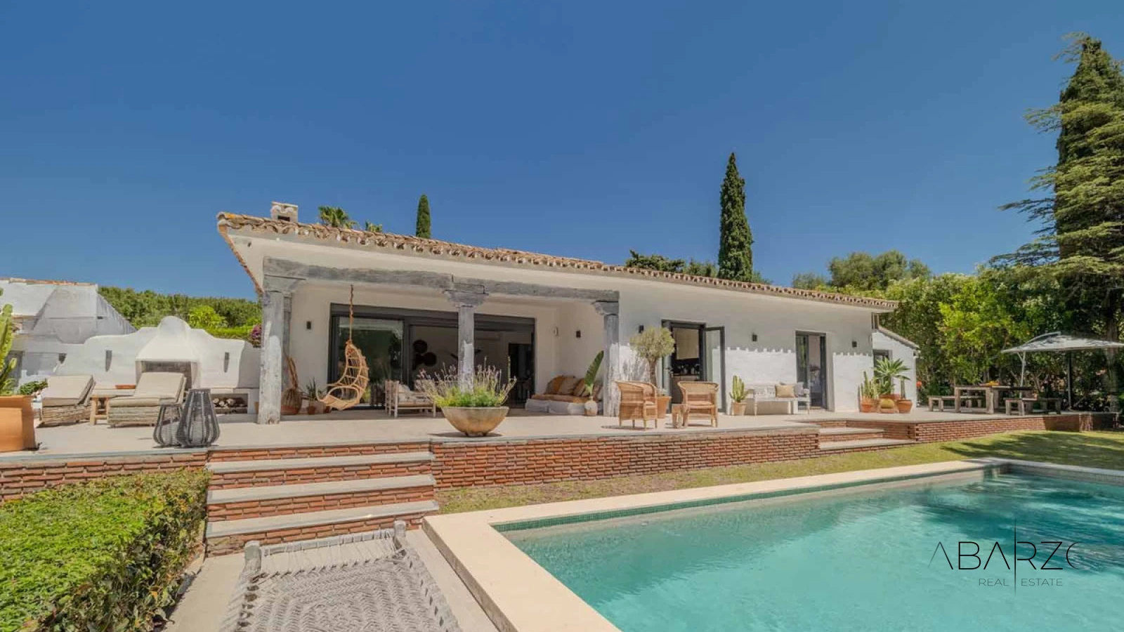 Villa con jardines privados maduros en Las Chapas, Marbella — interior, Marbella East, Marbella (17 of 43)