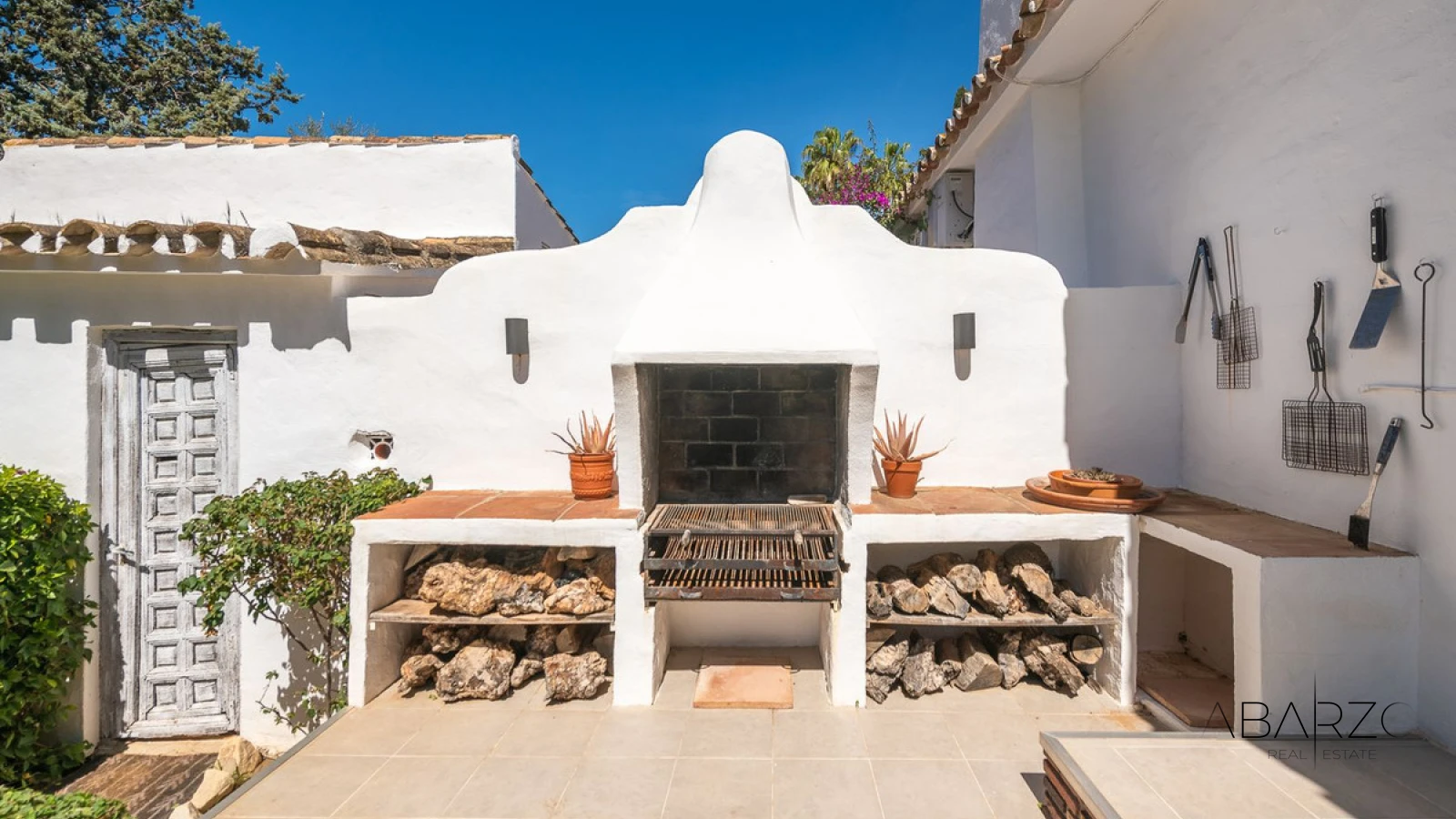Villa con jardines privados maduros en Las Chapas, Marbella — interior, Marbella East, Marbella (7 of 43)