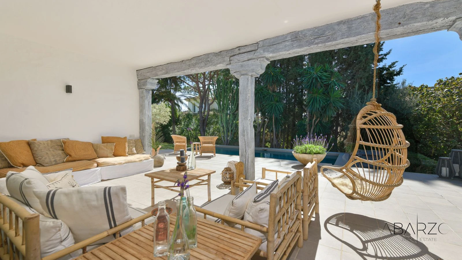 Villa con jardines privados maduros en Las Chapas, Marbella — interior, Marbella East, Marbella (2 of 43)