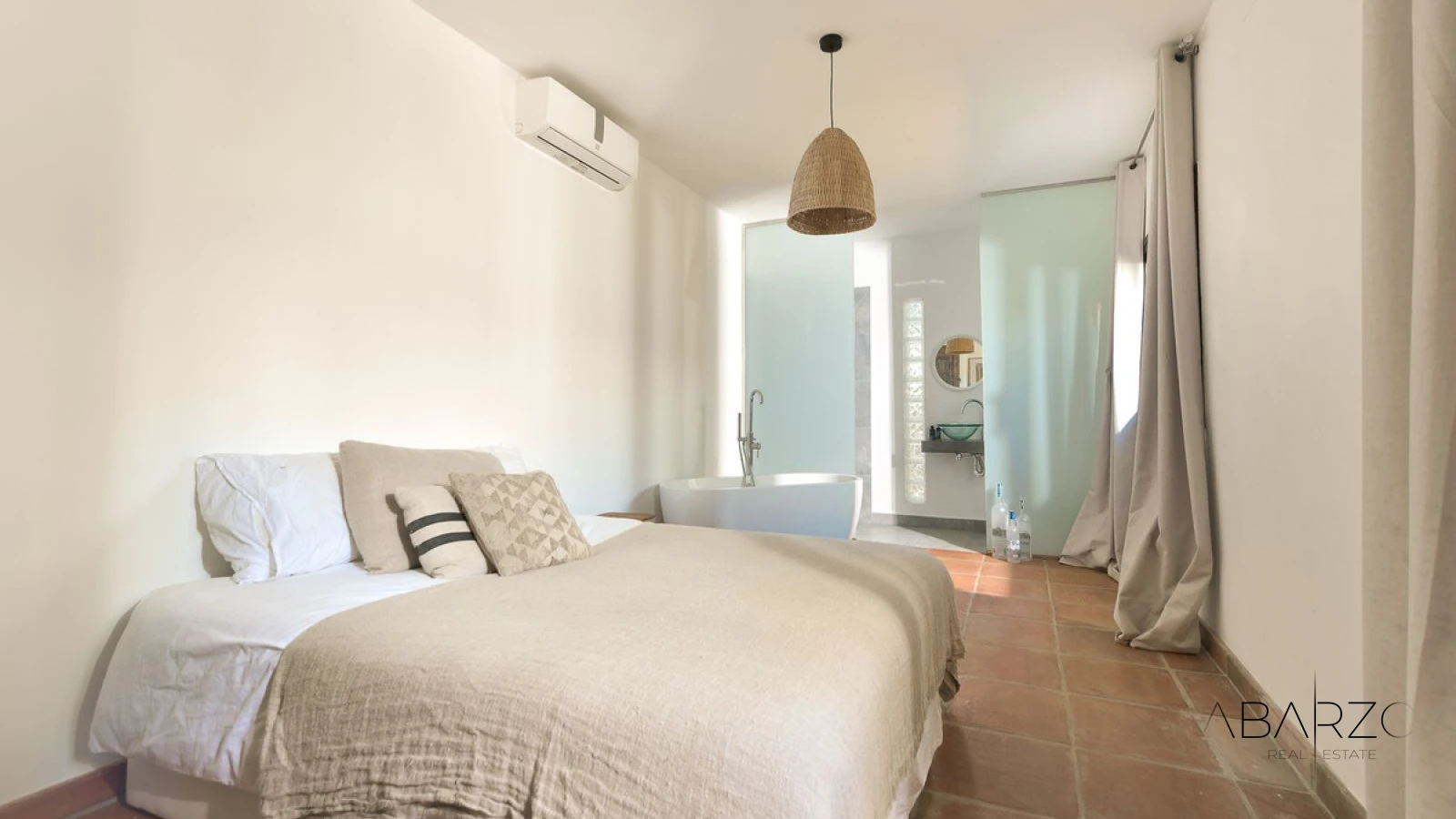 Villa con jardines privados maduros en Las Chapas, Marbella — interior, Marbella East, Marbella (22 of 43)